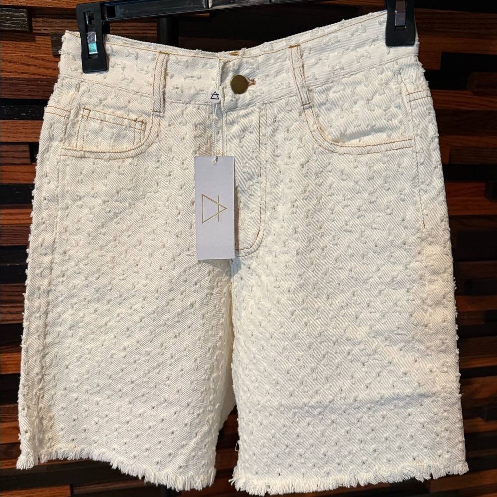 Sage the Label- Cream Bermudas with Texture and Frayed Hem- NWT-XS-
Waist 24”